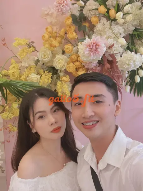 Bé bạn gái dâm bú cu ny