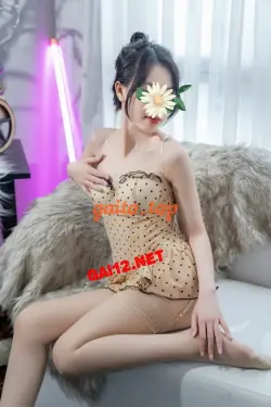] BÉ KEM NON TƠ XINH XẮN MÌNH DÂY CÂY CẢNH BƯỚM KHÍT